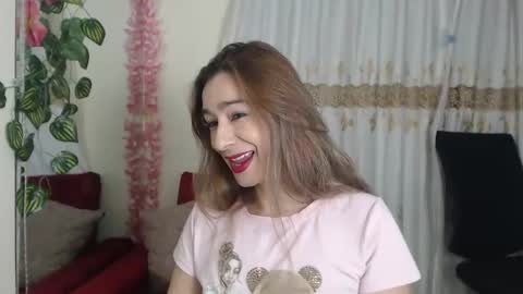 Snapshot of madam_dali chatting on 02/17/25, 12:38 Dalila online show from 02/17/25, 12:38