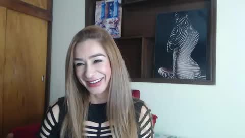 Snapshot of madam_dali chatting on 03/04/25, 12:44 Dalila online show from 03/04/25, 12:44