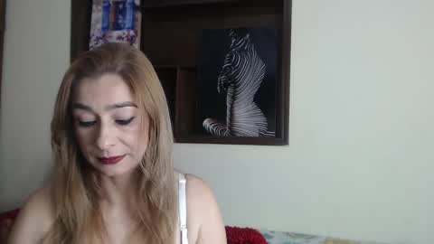 Snapshot of madam_dali chatting on 03/05/25, 12:44 Dalila online show from 03/05/25, 12:44