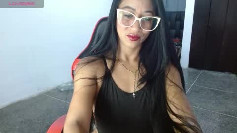 Snapshot of madam_klauss chatting on 05/06/26, 07:02 EMILY online show from 05/06/26, 07:02