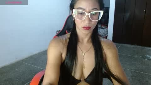 Snapshot of madam_klauss chatting on 05/16/26, 10:36 EMILY online show from 05/16/26, 10:36