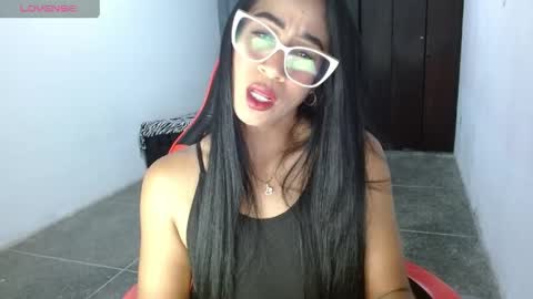 Snapshot of madam_klauss chatting on 05/31/26, 11:17 EMILY online show from 05/31/26, 11:17