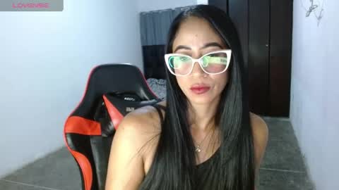 Snapshot of madam_klauss chatting on 06/01/26, 11:23 EMILY online show from 06/01/26, 11:23