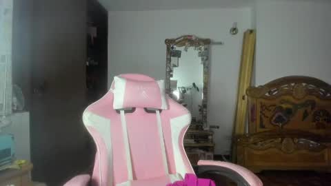 Snapshot of madam_sativa chatting on 04/27/26, 03:37 di online show from 04/27/26, 03:37