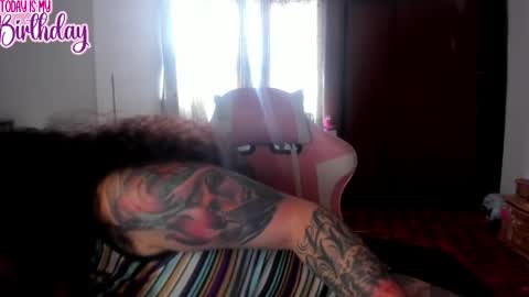 Snapshot of madam_sativa chatting on 05/17/26, 09:11 di online show from 05/17/26, 09:11