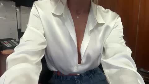Snapshot of madame_andi chatting on 05/14/26, 12:12 madame_andi online show from 05/14/26, 12:12