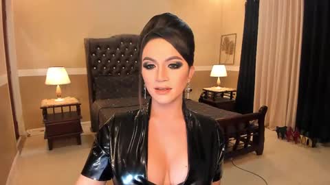 Snapshot of madammistressdominatrixxx chatting on 01/12/25, 05:03 Alison Kloss online show from 01/12/25, 05:03