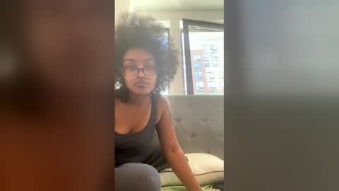 madamp1 online show from 04/16/26, 03:46