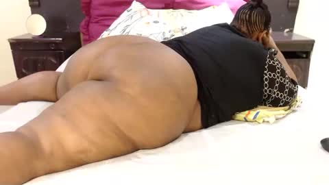 Snapshot of madamzee chatting on 03/04/25, 11:29 madamzee online show from 03/04/25, 11:29