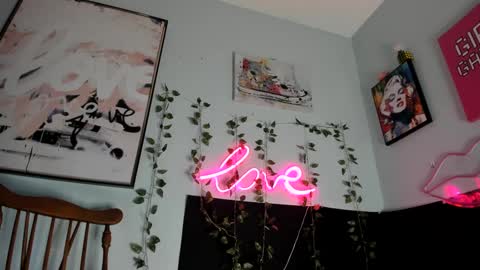 Snapshot of maddi_avalon chatting on 02/13/25, 01:26 Maddi Avalon online show from 02/13/25, 01:26