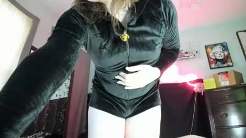 Snapshot of maddi_avalon chatting on 06/15/26, 12:02 Maddi Avalon online show from 06/15/26, 12:02