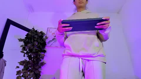 Snapshot of maddie_ray_ chatting on 06/08/26, 12:05 Maddie Ray online show from 06/08/26, 12:05