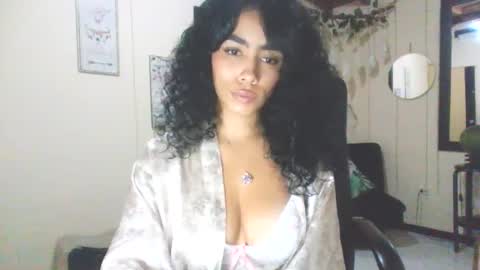 maddie_thompsonn online show from 10/10/25, 03:38