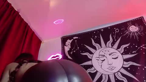 Snapshot of maddilust chatting on 02/22/26, 02:04 Miss Lust online show from 02/22/26, 02:04