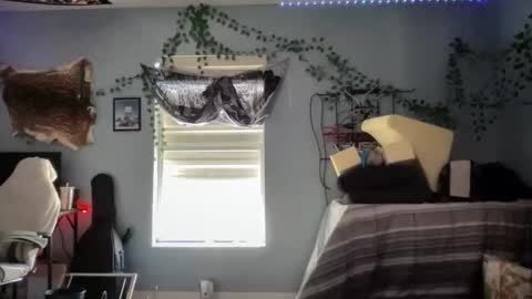 Snapshot of maddlips chatting on 02/04/26, 02:23 Rat Boy online show from 02/04/26, 02:23