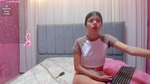 Maddy Please help me with your thumbs up its important online show from 12/29/24, 08:26