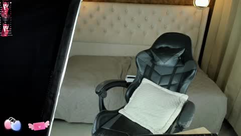 Maddy Please help me with your thumbs up its important online show from 01/21/25, 07:58