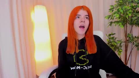 Maddy Please help me with your thumbs up its important online show from 02/18/25, 03:53