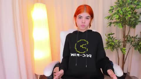 Maddy Please help me with your thumbs up its important online show from 02/19/25, 07:17