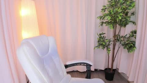 Maddy Please help me with your thumbs up its important online show from 02/20/25, 10:05