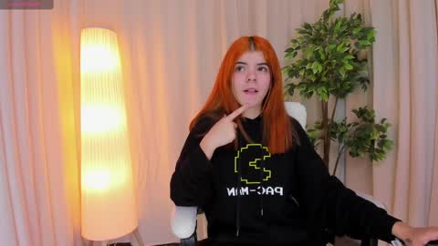 Maddy Please help me with your thumbs up its important online show from 02/26/25, 04:25