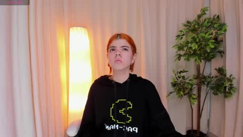 Maddy Please help me with your thumbs up its important online show from 02/26/25, 07:31