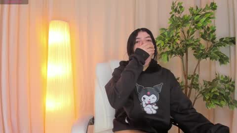 Maddy Please help me with your thumbs up its important online show from 03/06/25, 04:08