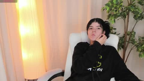 Maddy Please help me with your thumbs up its important online show from 03/07/25, 07:30