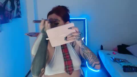 maddy_vicius19 online show from 11/12/25, 09:36