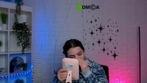 Snapshot of maddycats chatting on 11/28/25, 01:36 maddycats online show from 11/28/25, 01:36