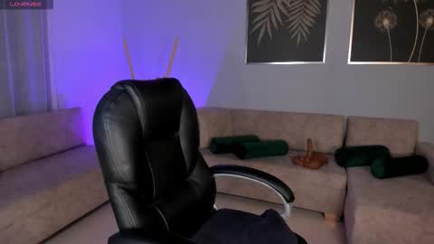 Maddy Owens online show from 10/16/25, 10:49