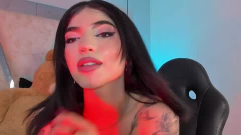 Snapshot of maddyperez8 chatting on 05/27/26, 01:57 BELLA online show from 05/27/26, 01:57