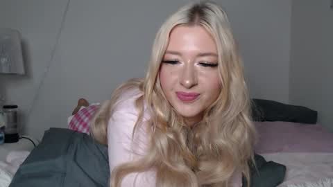 Snapshot of maddysumersxx chatting on 03/02/26, 11:11 maddyyy call me yours tho online show from 03/02/26, 11:11