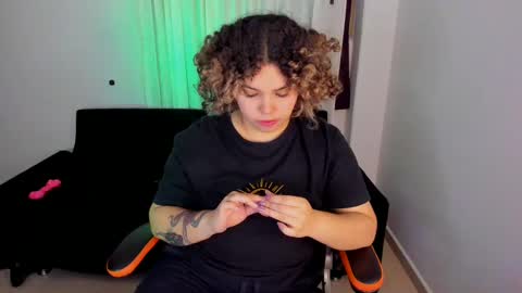 Snapshot of madelaine_taylor chatting on 12/30/24, 02:20 madelaine_taylor online show from 12/30/24, 02:20