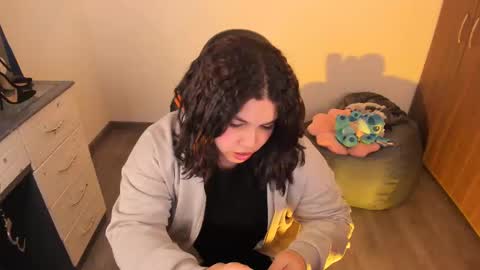 Snapshot of madelaine_taylor chatting on 10/17/25, 04:15 madelaine_taylor online show from 10/17/25, 04:15