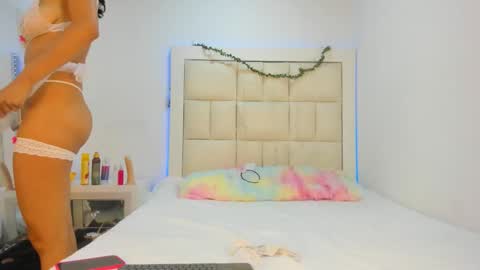 madeline_js online show from 10/13/25, 04:45