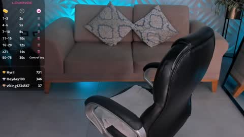 Snapshot of madelinefox_ chatting on 02/01/25, 11:43 Madeline online show from 02/01/25, 11:43