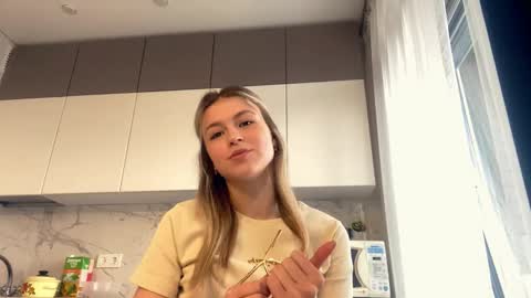 Kira online show from 03/18/26, 01:47