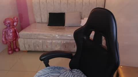 Madhison  online show from 09/25/25, 08:23