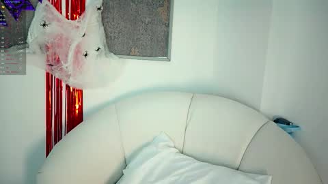 Snapshot of madii_smith chatting on 10/20/25, 12:27 Madison Smith online show from 10/20/25, 12:27