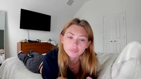 Snapshot of madirose69 chatting on 04/30/26, 03:07 mari rose online show from 04/30/26, 03:07