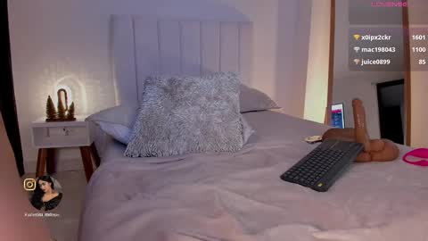 Valentina   1030   530  -  online show from 01/05/25, 05:41