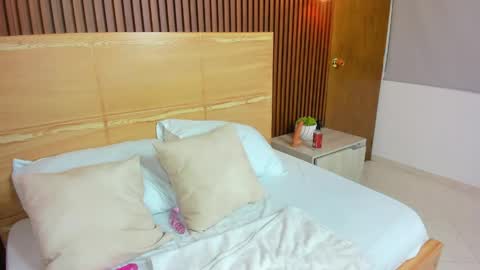 M A D I S O N online show from 04/18/26, 02:15