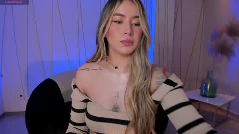Snapshot of madisoncollinsx chatting on 05/08/26, 11:26 Maddi Collins online show from 05/08/26, 11:26