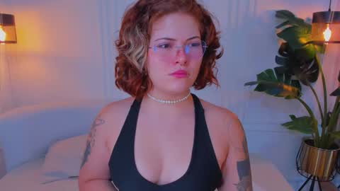 Snapshot of madissonmoore5 chatting on 10/01/25, 12:22 madissonmoore5 online show from 10/01/25, 12:22