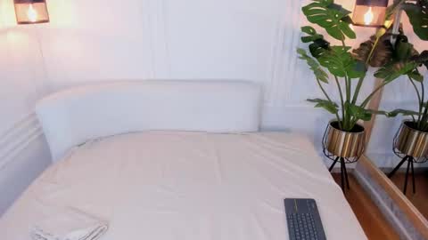 Snapshot of madissonmoore5 chatting on 10/03/25, 12:02 madissonmoore5 online show from 10/03/25, 12:02