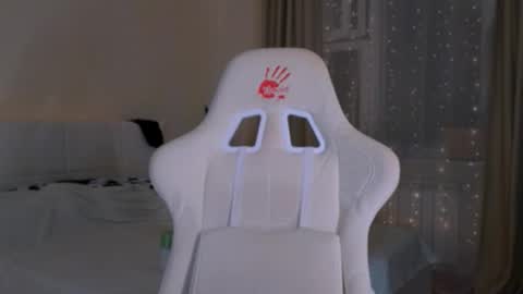 Madi Soon online show from 10/31/25, 06:20