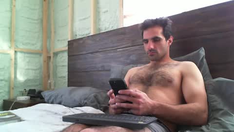 Snapshot of madmax0133 chatting on 01/05/25, 03:45 Guigui online show from 01/05/25, 03:45