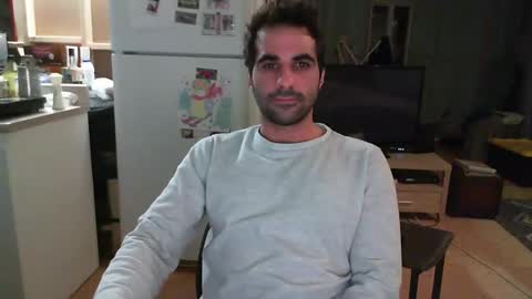 Snapshot of madmax0133 chatting on 01/28/25, 10:45 Guigui online show from 01/28/25, 10:45