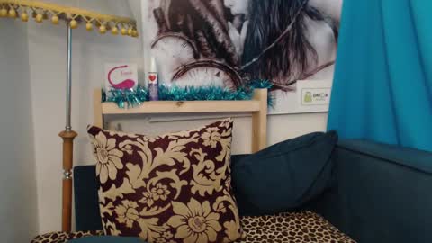 Elizabeth online show from 01/22/25, 01:20